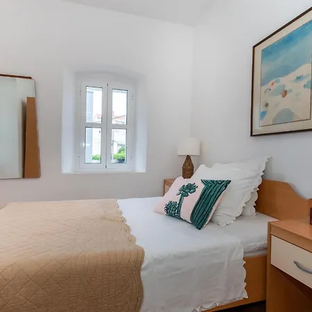 2 Bedroom Gorgeous In בלאצ'ה